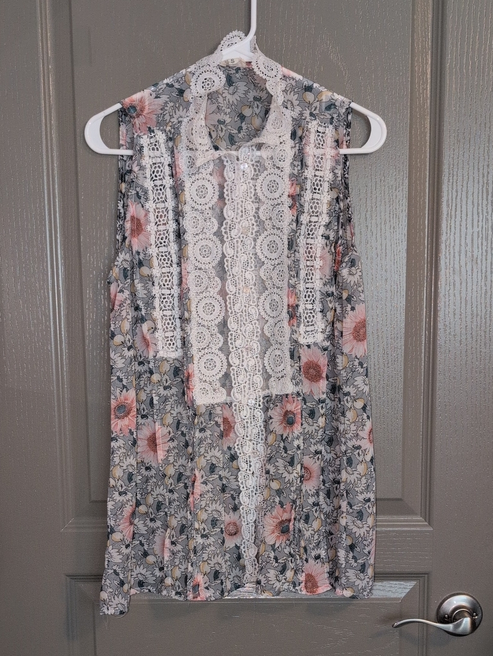 POL Floral Lace-Panel Sleeveless Camisole - Pink/Gray
